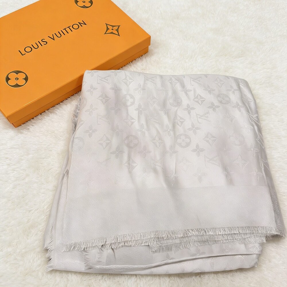 Louis Vuitton Pearl Gray Subtle Monogram Wrap - Picture 4 of 4